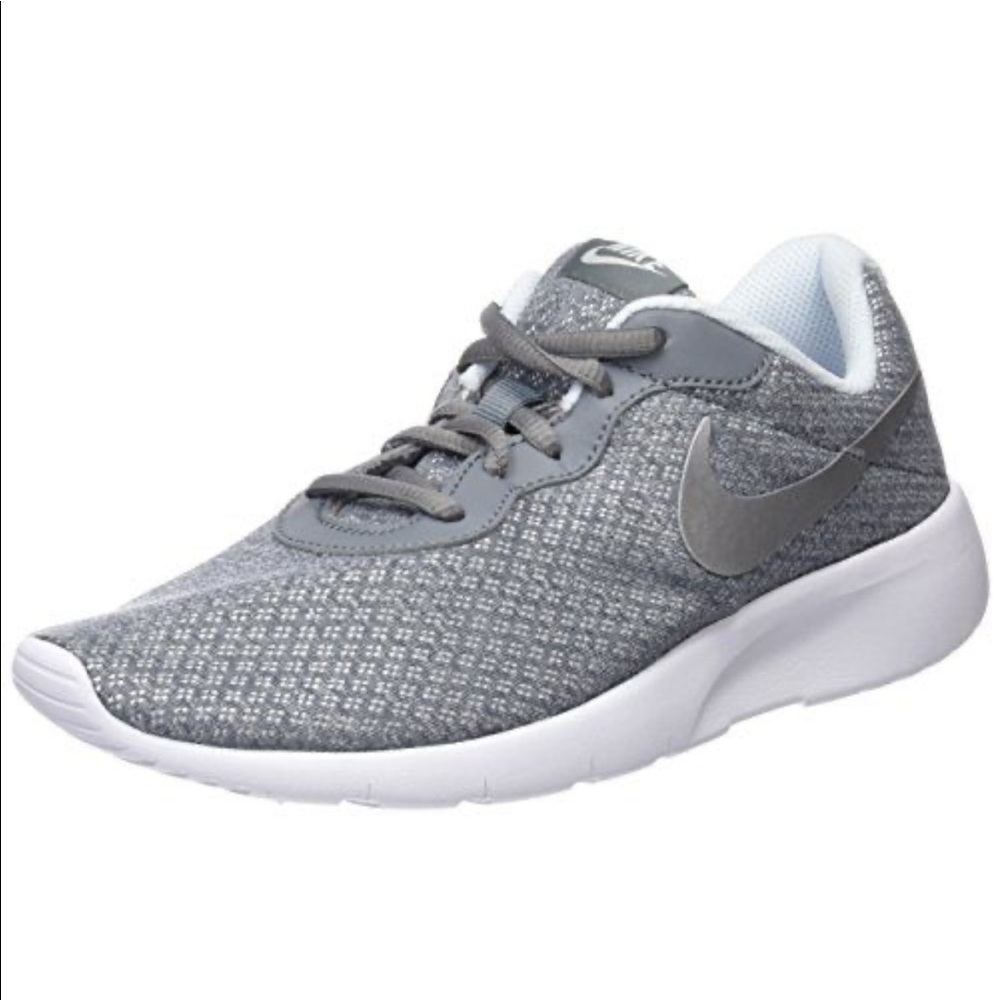 Nike Kids Tanjun (GS) Running Shoe Cool grey/metallic silver size 4